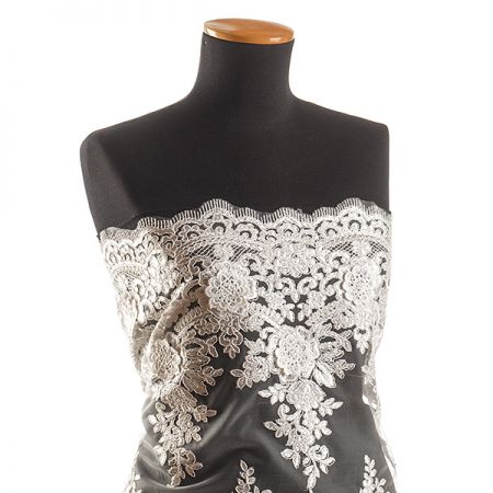 Krajka na tylu výšivka vzor květin slonová kost