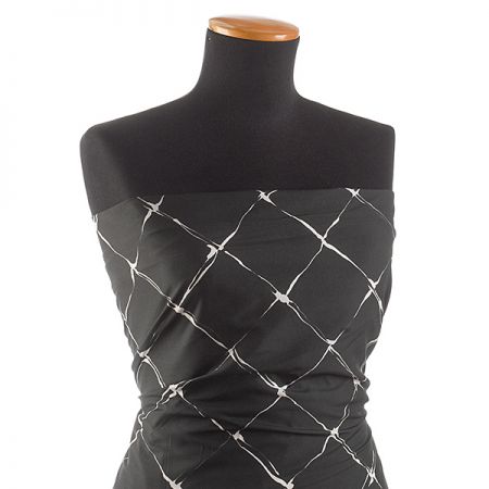 Látka na šaty imitace hedvábí černá 