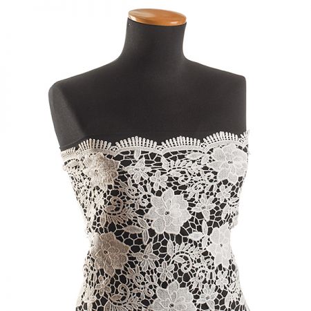 Krajka hrubá velké květy slonová kost