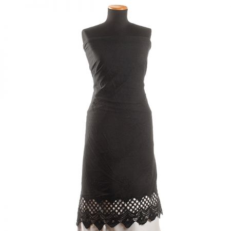 Bavlněná látka doplněna hrubou krajkou černá