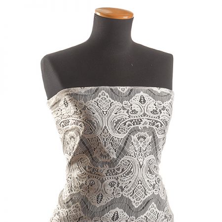 Krajka na mantilu/přehoz přes hlavu slonová kost