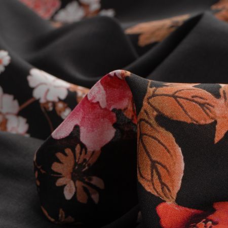 Viskozová šatová látka jemná růžové květy