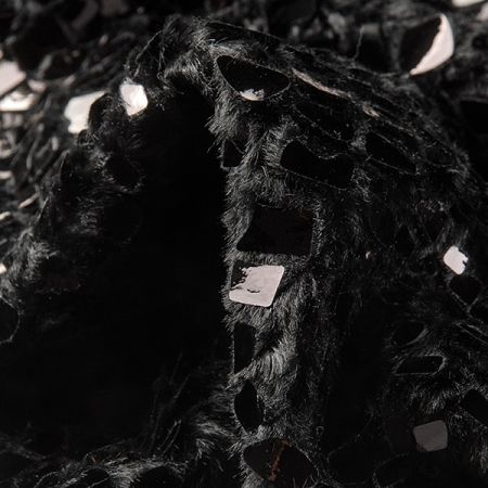 Imitace kožešiny černá s aplikací lesklých střípků