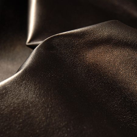 Pravá useň jehněnitna tm.hnědá 