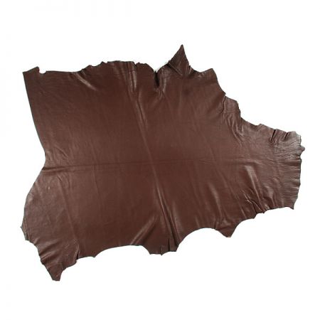 Pravá useň kozina s výraznější kresbou líce tm.hnědá