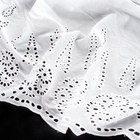 Krajka madeira vzor velký květ bílá