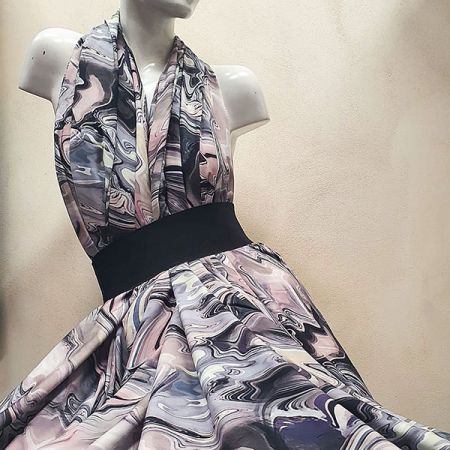 Viskozová šatová látka tisk abstrakt zelenorůžová