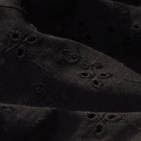 Vyšívaná látka madeira černá lístečky