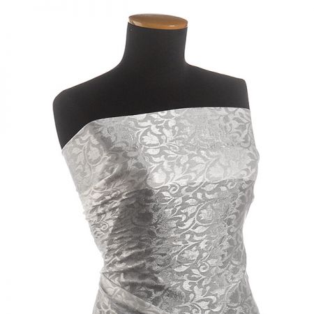 Šifon jemný květinový vzor slonová kost