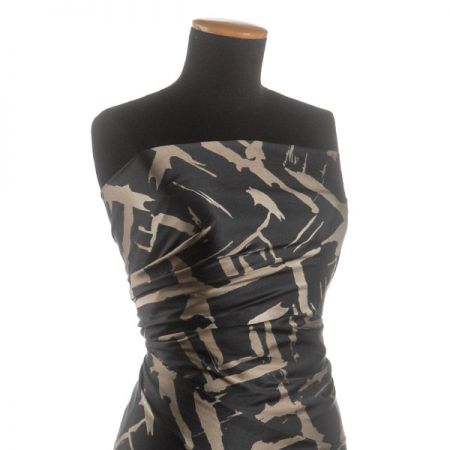 Hedvábný atlas geometrický vzor