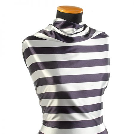 Atlas vzor proužek fialová/bílá