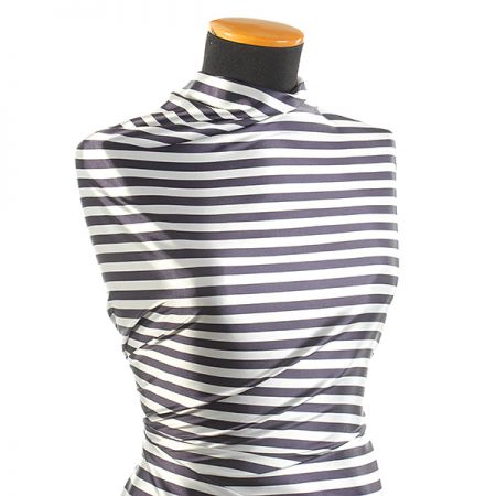 Atlas vzor proužek fialová/bílá