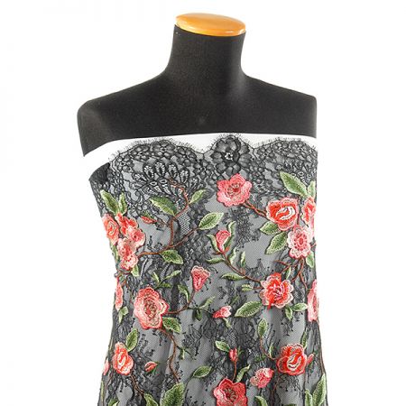 Krajka výšivka na vzorovém tylu barevné květy růže