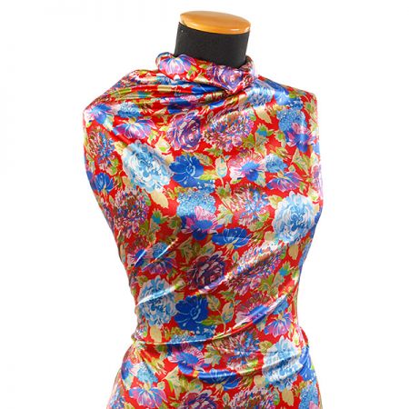 Atlas romantický vzor květin malý červený