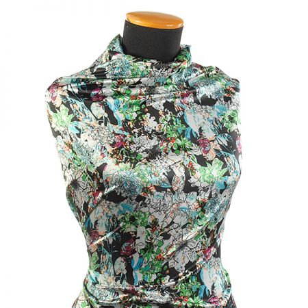 Atlas romantický květinový motiv zelený