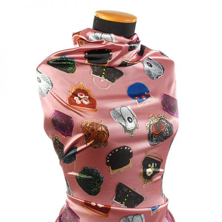 Atlas motiv společenské večerní kabelky pastel růžová