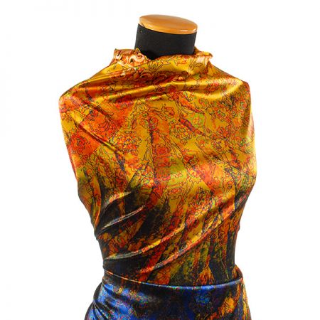 Atlas motiv fragmenty květin a listů fialová/khaki