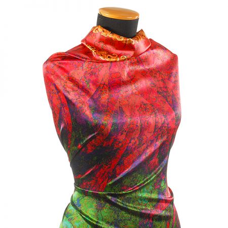 Atlas motiv fragmenty květin a listů zelená/růžová