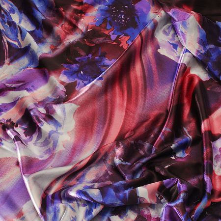 Satén vzor květů s pruhy do fialova