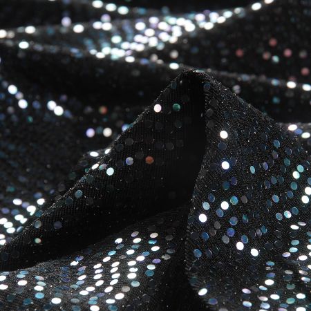 Úplet s modrofilaovými flitry černý podklad