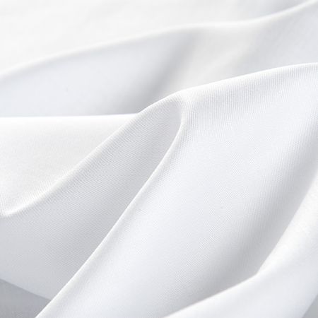 Bavlněná jemná bílá látka