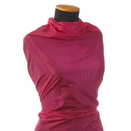 Taft moaré fuchsiové barvy