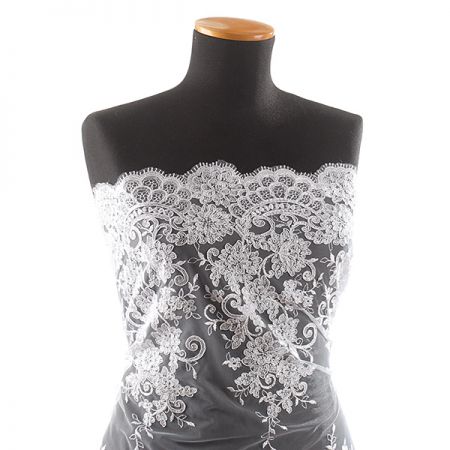 Krajka výšivka na tylu bílá květinový vzor