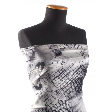 Hedvábný satén vzor motýl 