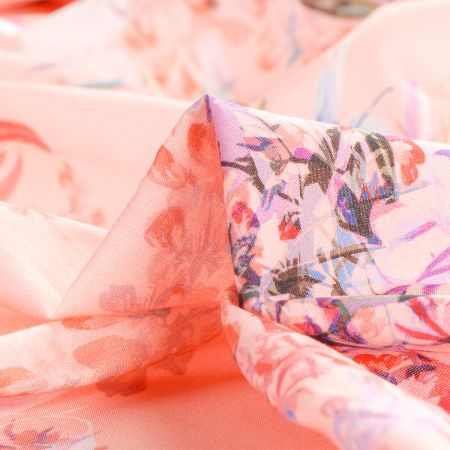 Bavlněná látka vzor luční květy pastel oranžová