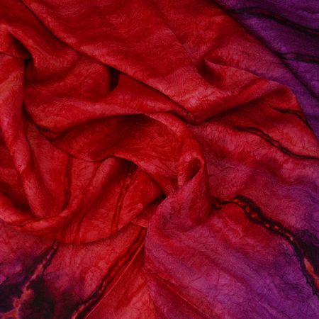 Batika kreš satén červeno-fialová