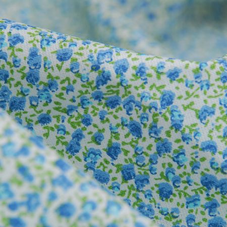 Bavlněná látka tisk drobné kytičky modrá