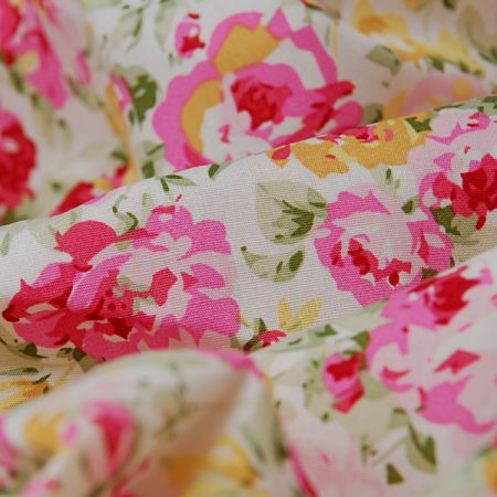Bavlněná látka z kolekce Dapper kytičkový motiv
