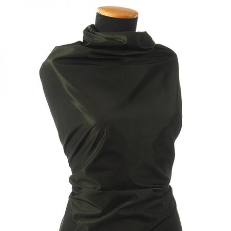 Taft pevnější hladký zelenočerný