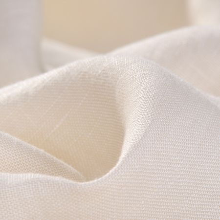 Len střední síly hrubší struktury smetanový