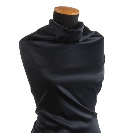 Pružný satén hladký černý