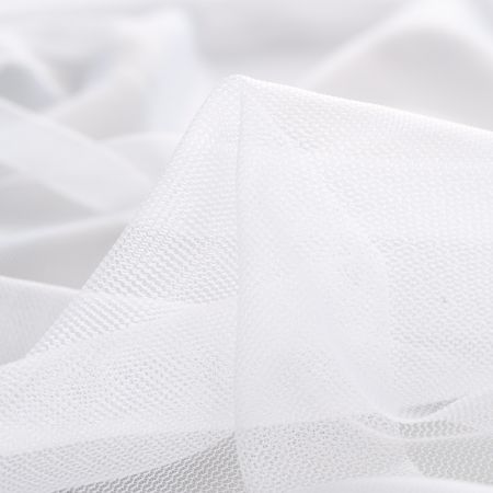 Tyl/síť drobná očka barva lomená bílá