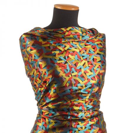 Brokát geometrický motiv černozlatý