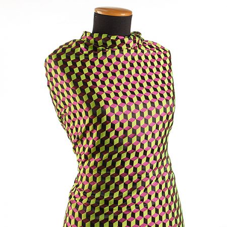 Brokát geometrický motiv fialový/zelený