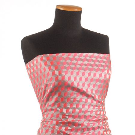 Brokát geometrický motiv růžový/šedý