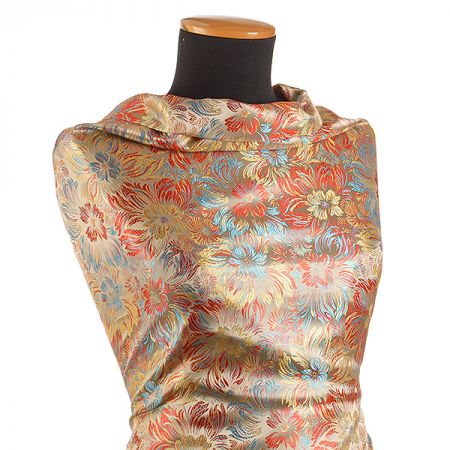 Brokát romantický květinový motiv béžovozlatý