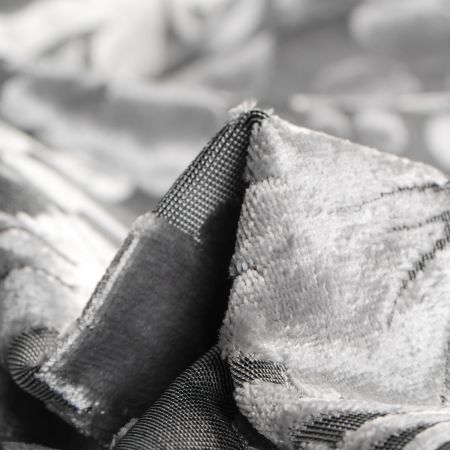 Sametová dekorační látka stříbrná