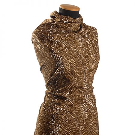 Pevná bavlněná látka s motivem hadí kůže hnědá