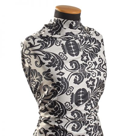 Viskozová letní látka květinový motiv černá/bílá