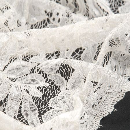 Krajka tylová jemná romantický vzor ecru