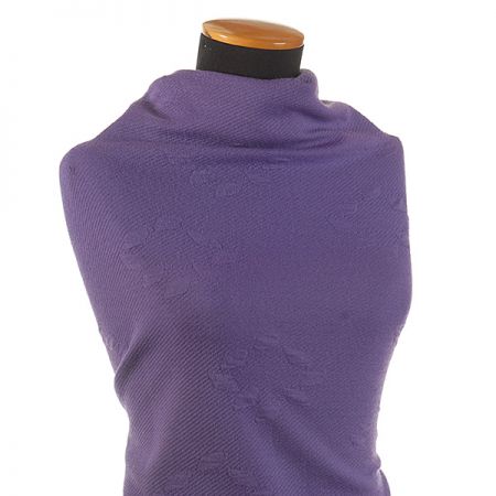 Efektní úplet s plastickým motivem fialový