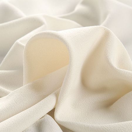 Krepdešín oboustranně pružný těžší smetanový