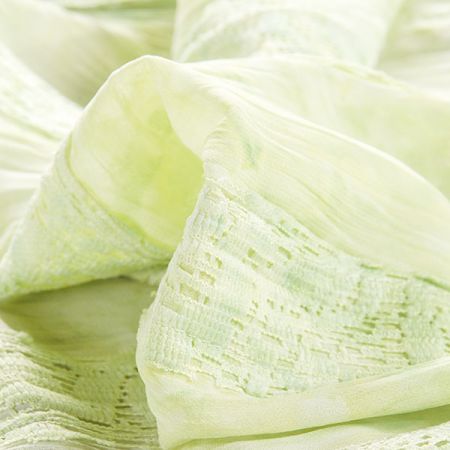 Šifon plise krajková aplikace s batikou pastel zelený