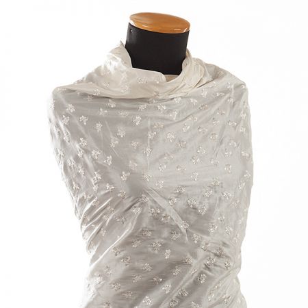 Vyšívaný taft drobný květinový vzor slonová kost