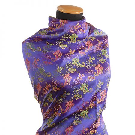 Látka brokát orientální motiv fialová