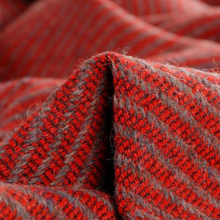 Vlněná kostýmová látka červenošedý proužek